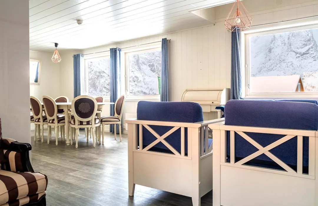 Lofoten Bed & Breakfast Reine - Rooms & Apartments-1